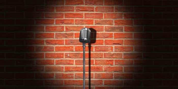 En stand-up komikers mikrofon