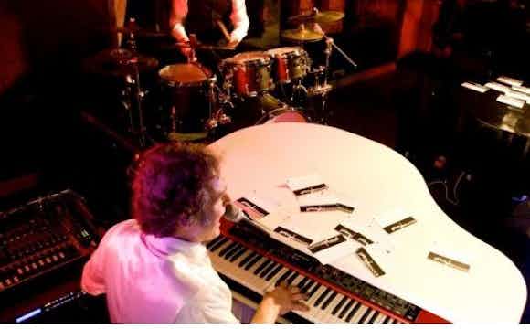 piano entertainer-drummer