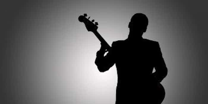 zanger-gitarist-silhouette