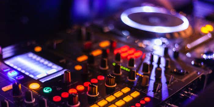 Boka DJ Hyr till din fest, julfest, event